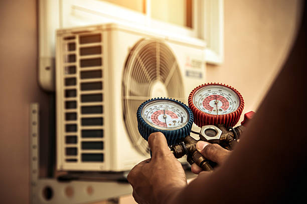 Professional Hvac technician working in Rushville, IL